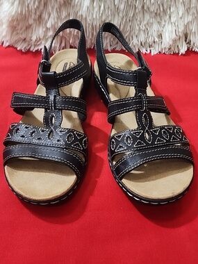 Clarks Leisa Black Cutout Leather Slingback Sandals